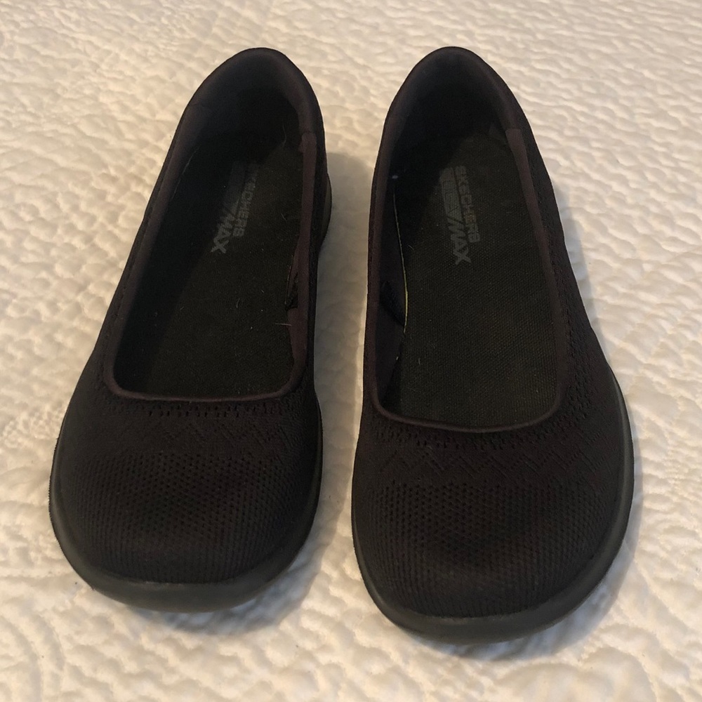 Sketchers women’s black flats